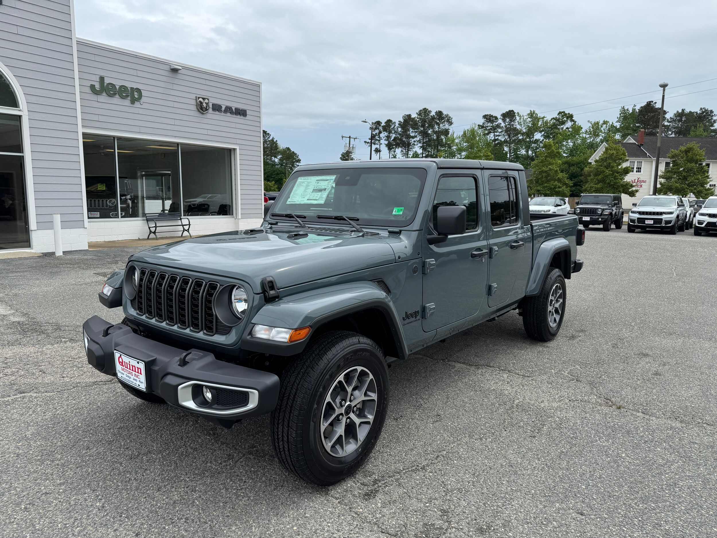 2025 Jeep Gladiator Sport S photo 3