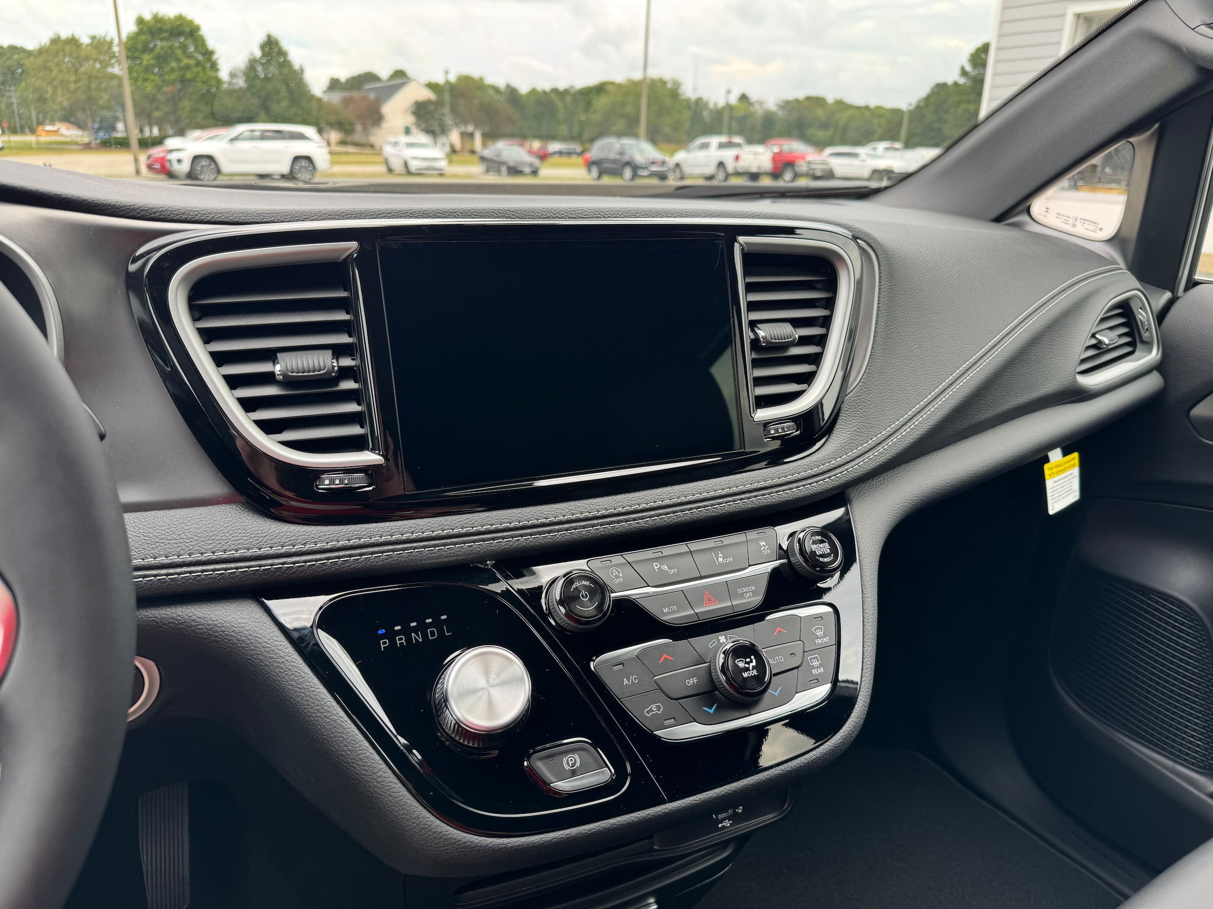 2026 Chrysler Pacifica Select - Photo 9