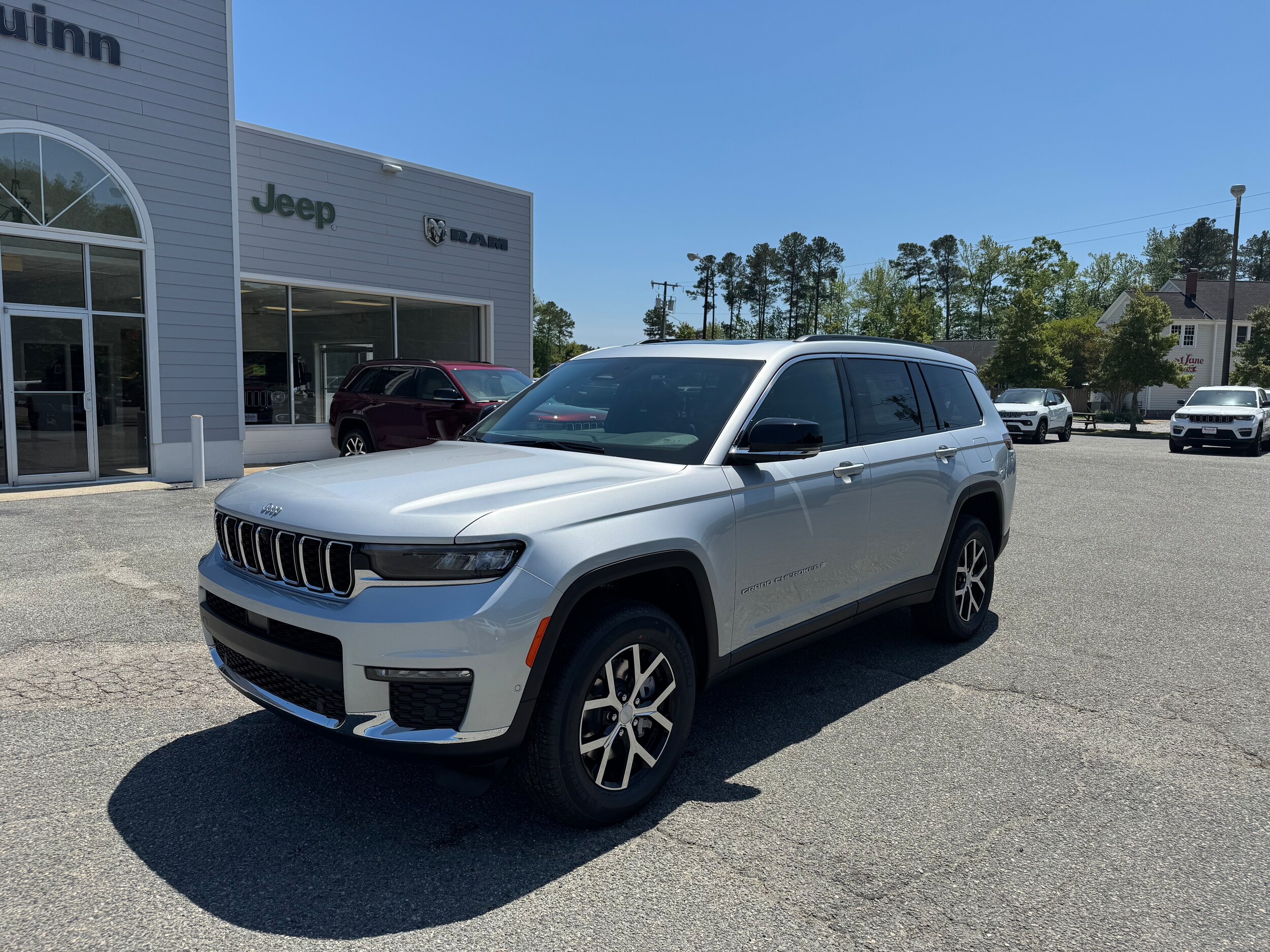 2025 Jeep Grand Cherokee Limited photo 4