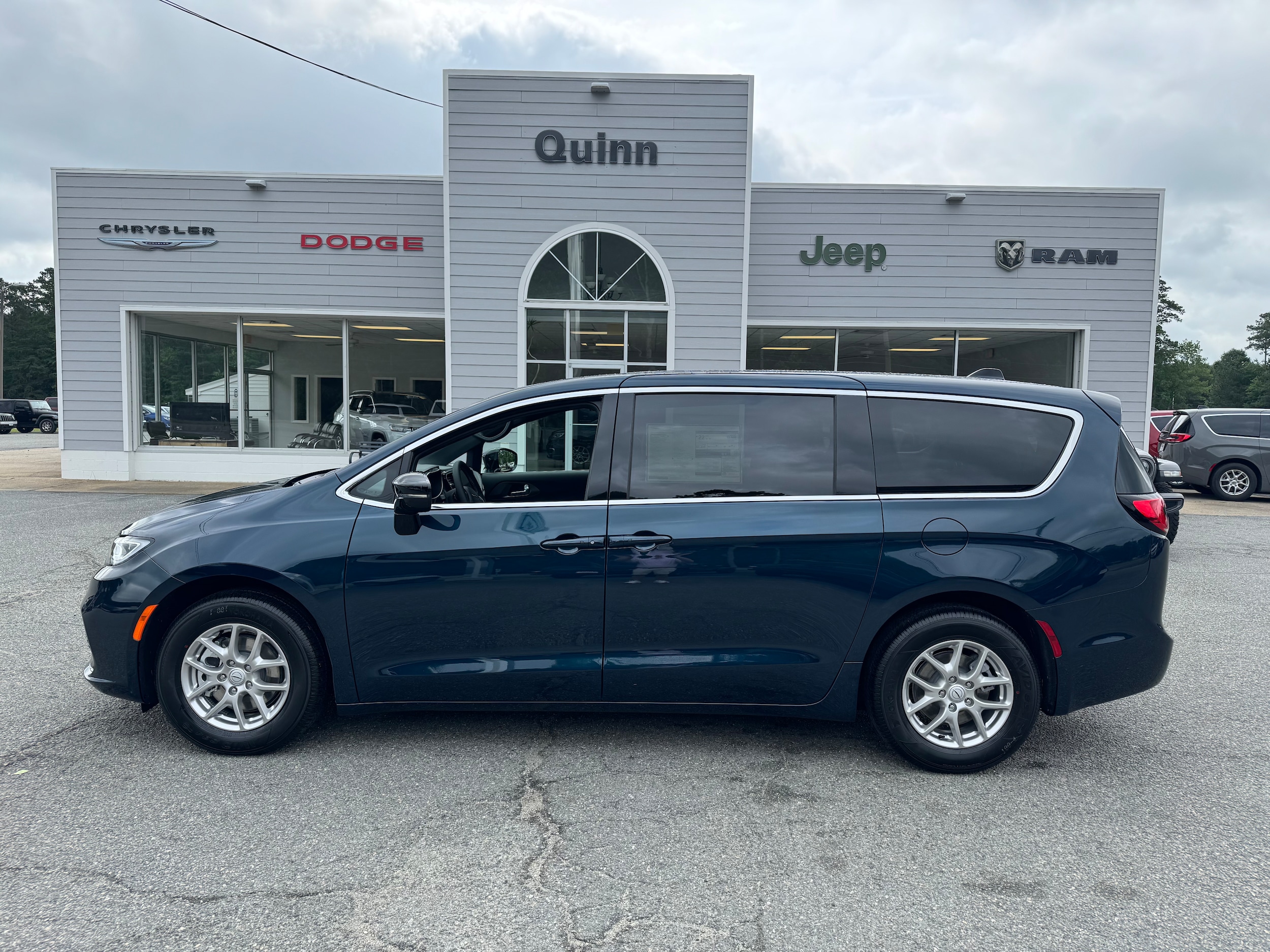 2025 Chrysler Pacifica Passenger Van 