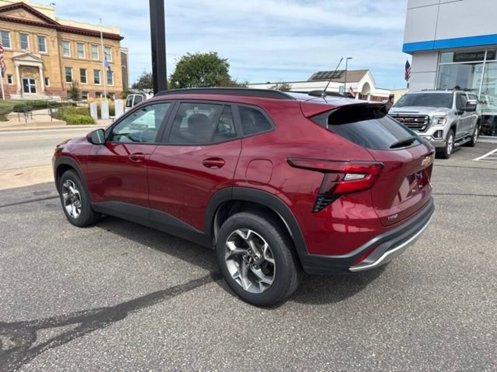 Used 2024 Chevrolet Trax LT SUV