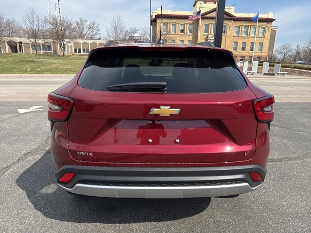 2025 Chevrolet Trax LT photo 4