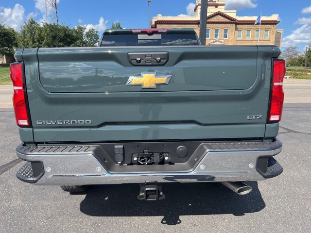 2025 Chevrolet Silverado 3500HD LTZ photo 3