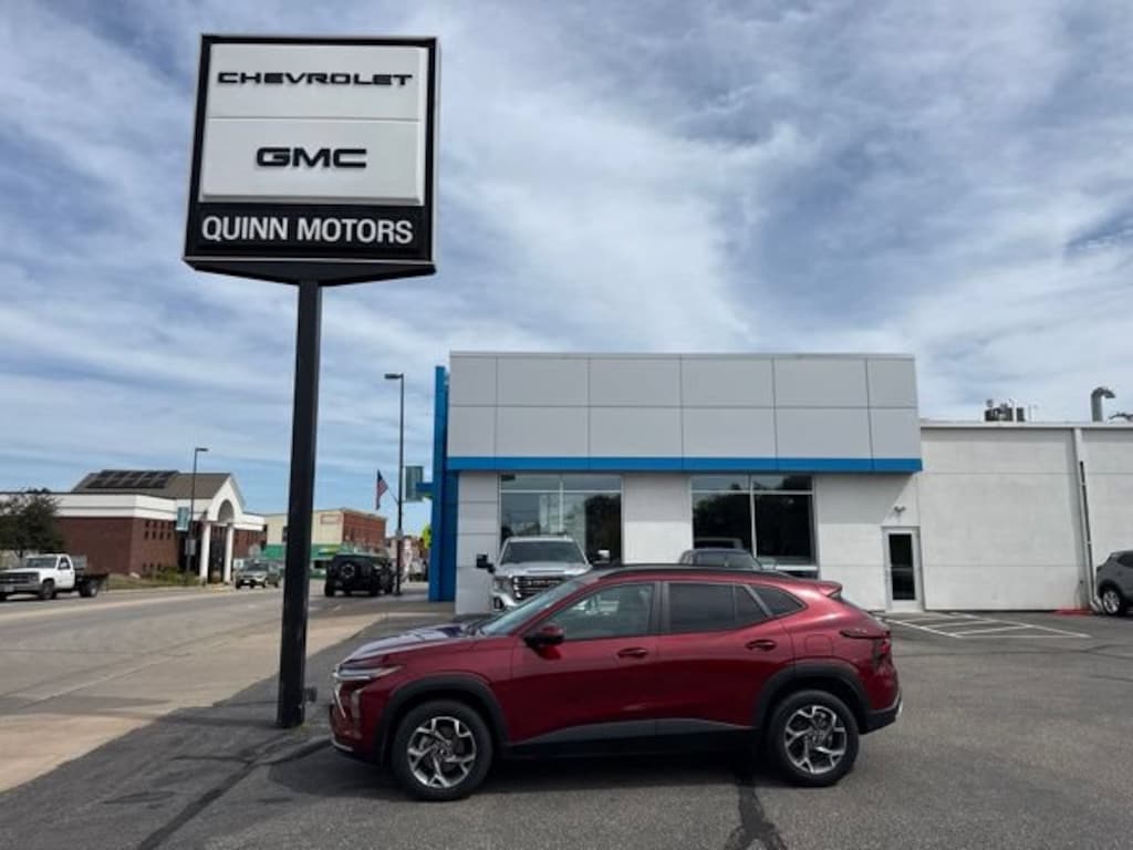 Used 2024 Chevrolet Trax LT SUV