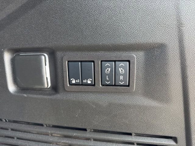 2024 GMC Yukon AT4 - Photo 13