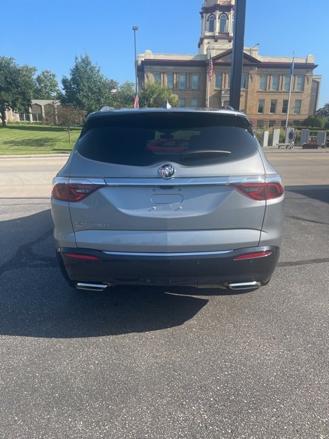 2023 Buick Enclave Essence photo 2