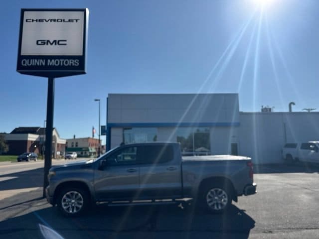 Used 2019 Chevrolet Silverado 1500 RST with VIN 1GCUYEED6KZ190369 for sale in Ellsworth, WI