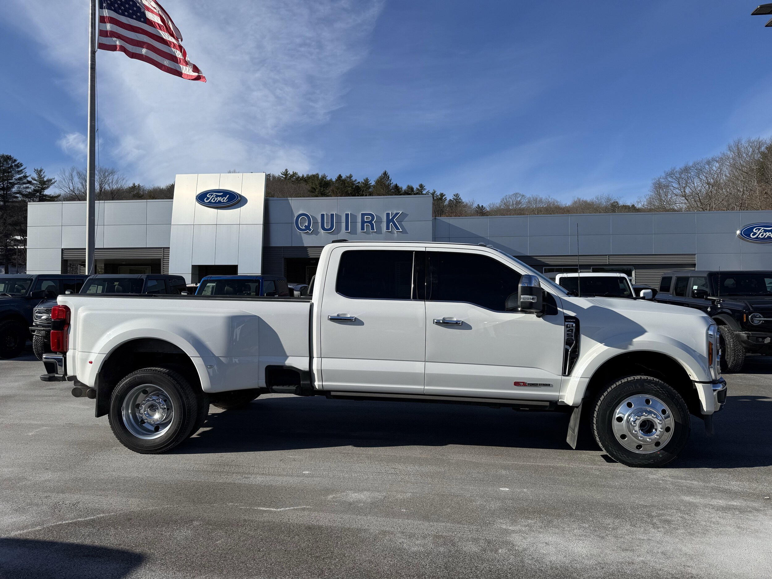 2023 Ford F-450 Lariat photo 2
