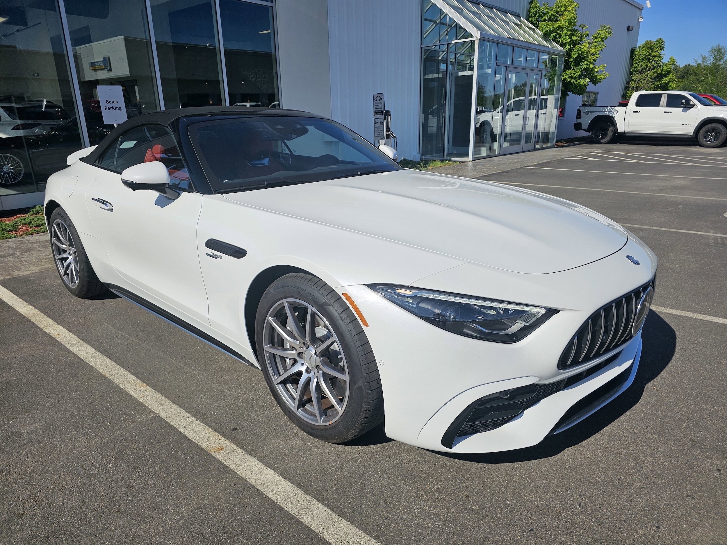 2023 Mercedes Benz SL AMG 43 photo 4