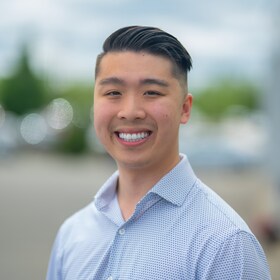 Staff member Kevin Li from ID_686965