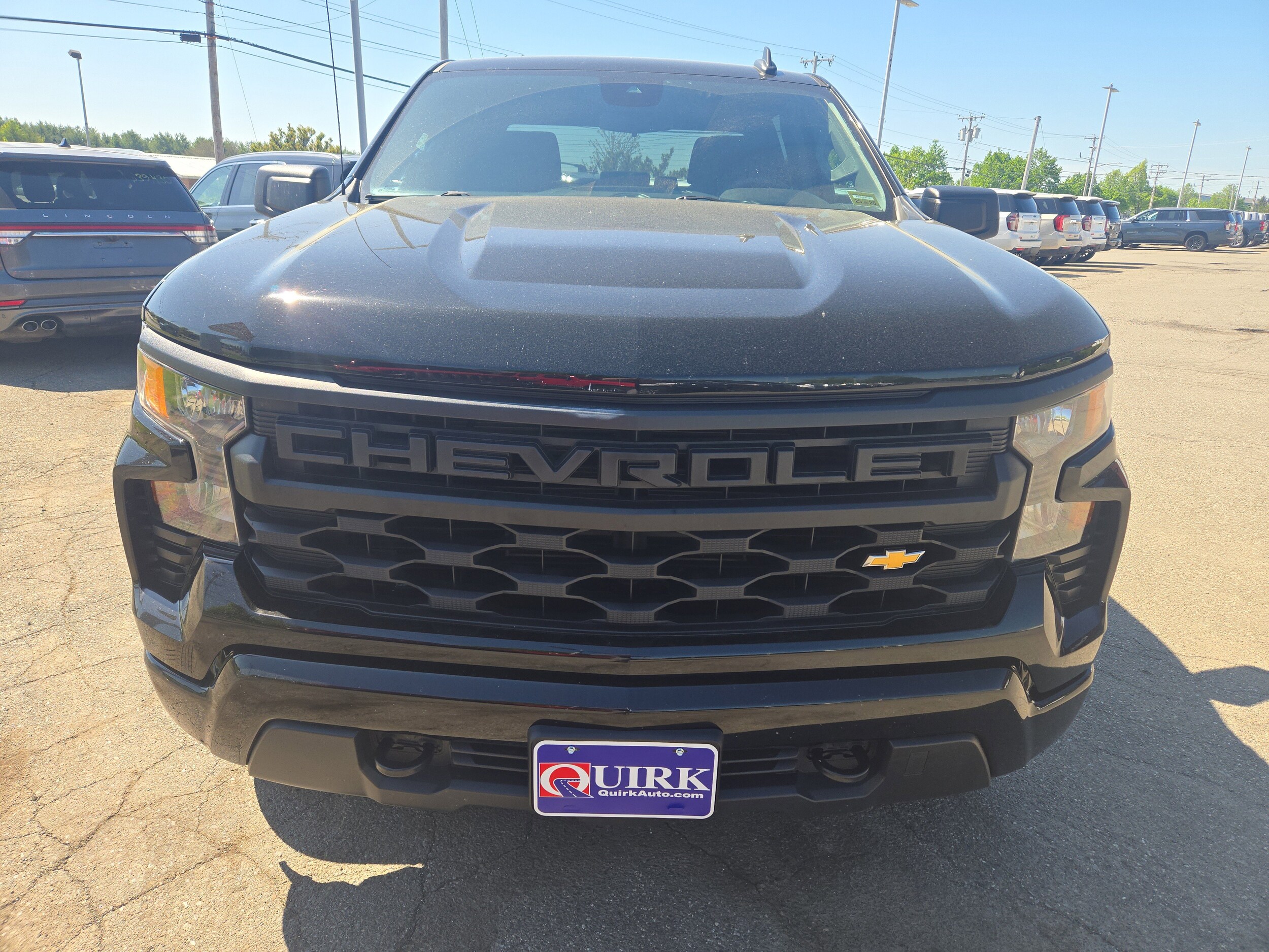 2023 Chevrolet Silverado 1500 Custom photo 2