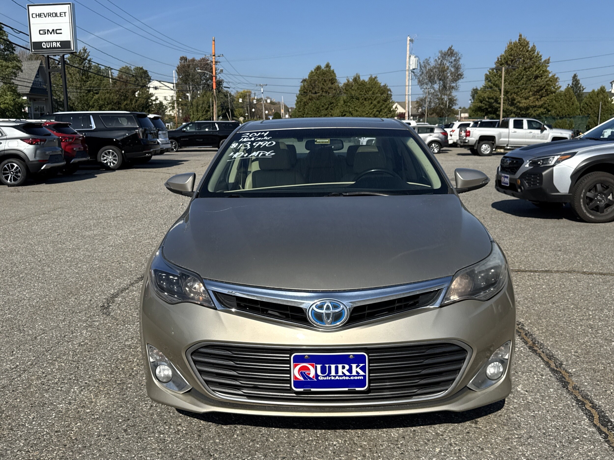2014 Toyota Avalon Hybrid XLE Touring photo 2