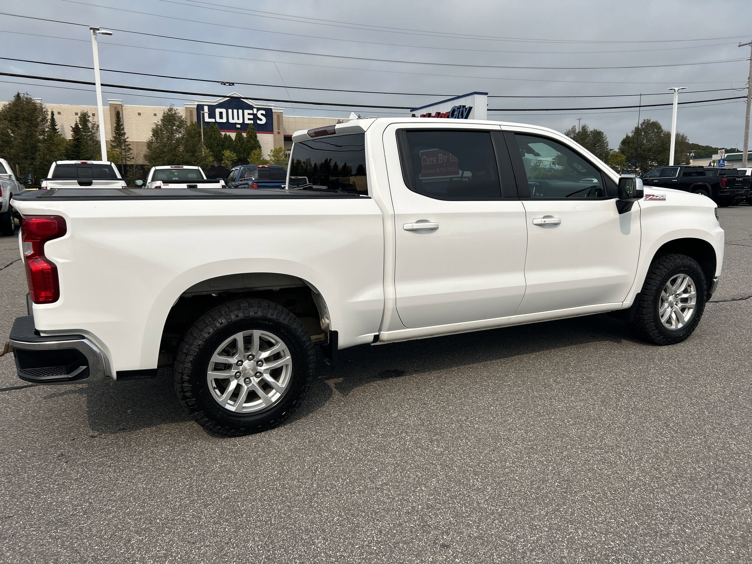 2022 Chevrolet Silverado 1500 LT photo 2