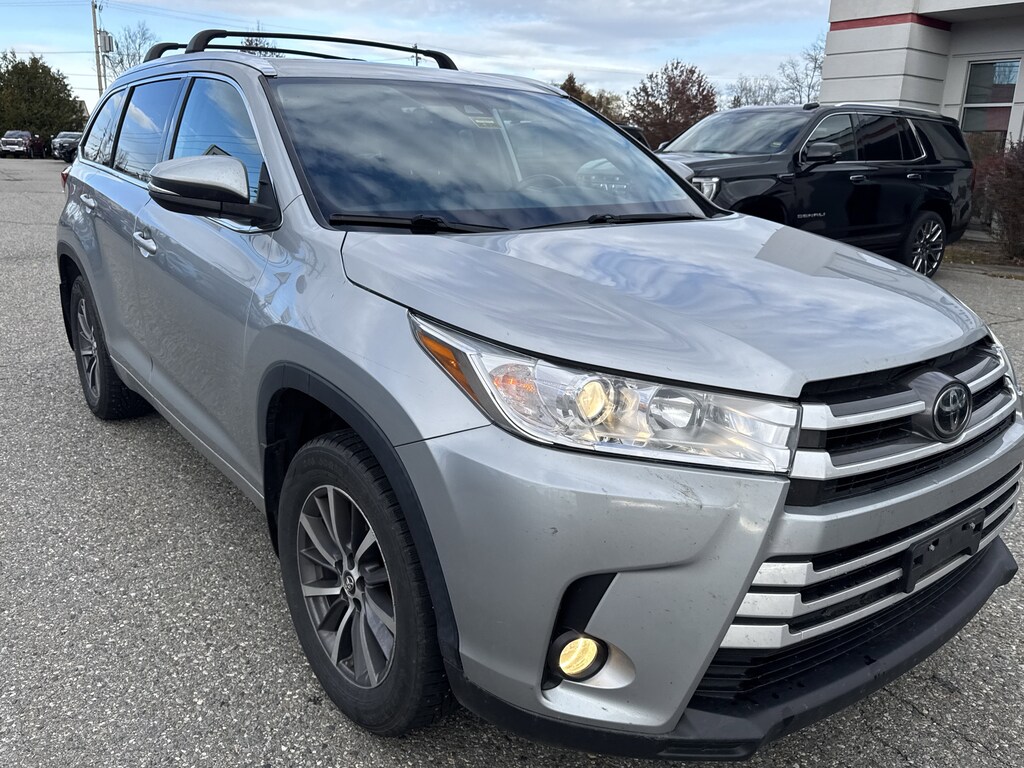 Used 2018 Toyota Highlander SE SE V6 AWD