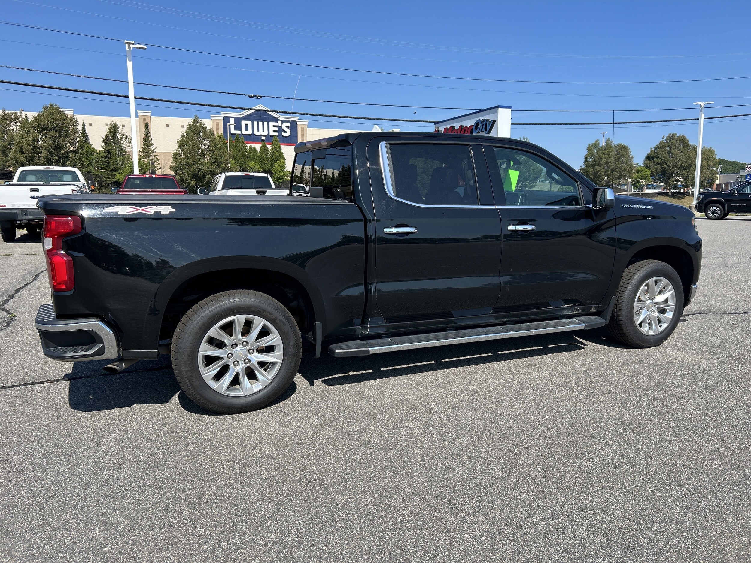 2022 Chevrolet Silverado 1500 LTZ photo 2