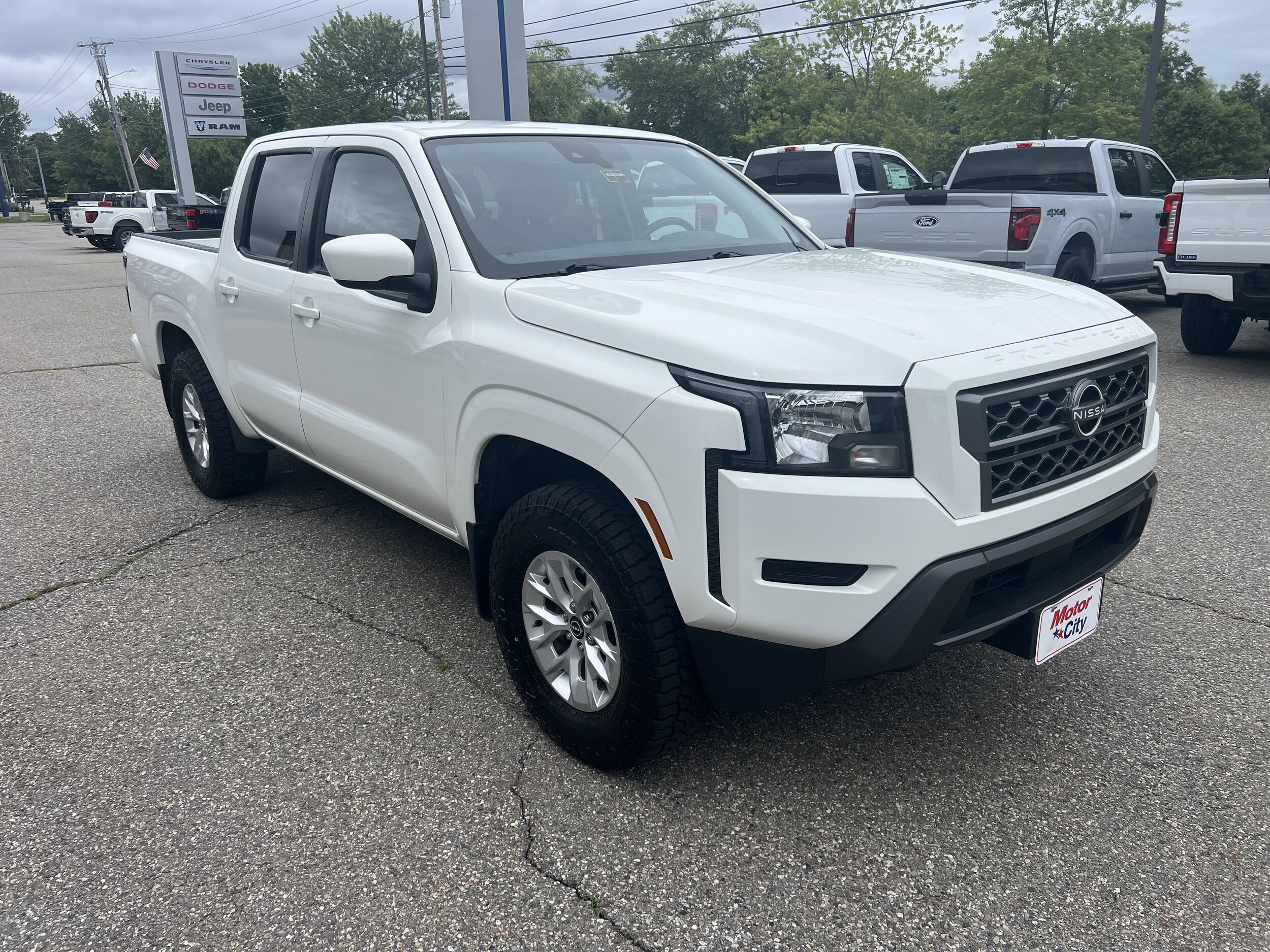 2024 Nissan Frontier Crew Cab SV photo 3
