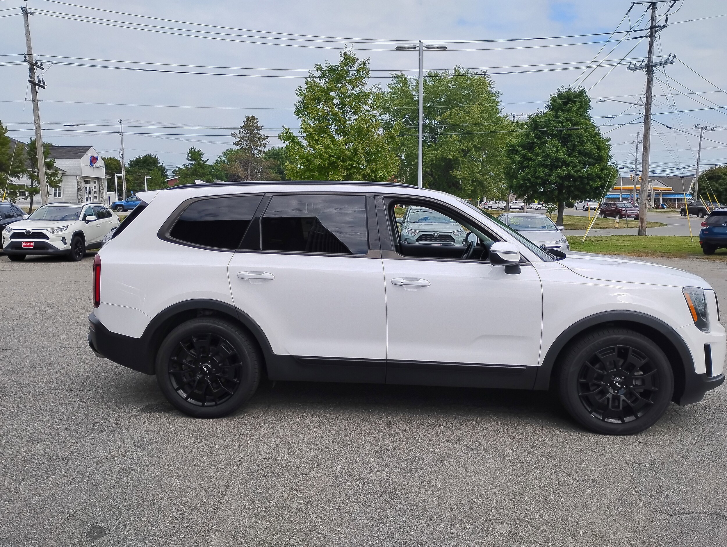 2022 Kia Telluride EX photo 2
