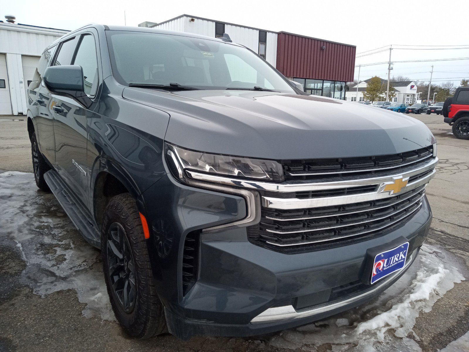 2021 Chevrolet Suburban LT photo 2
