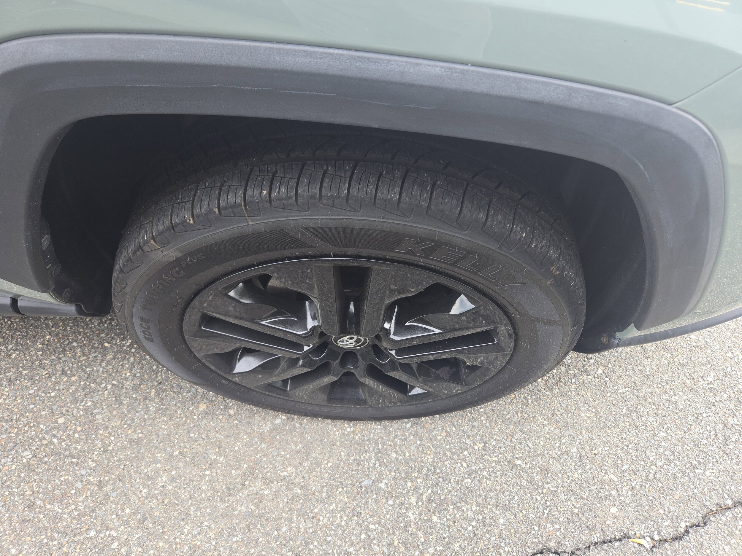 2019 Toyota RAV4 XLE Premium photo 4