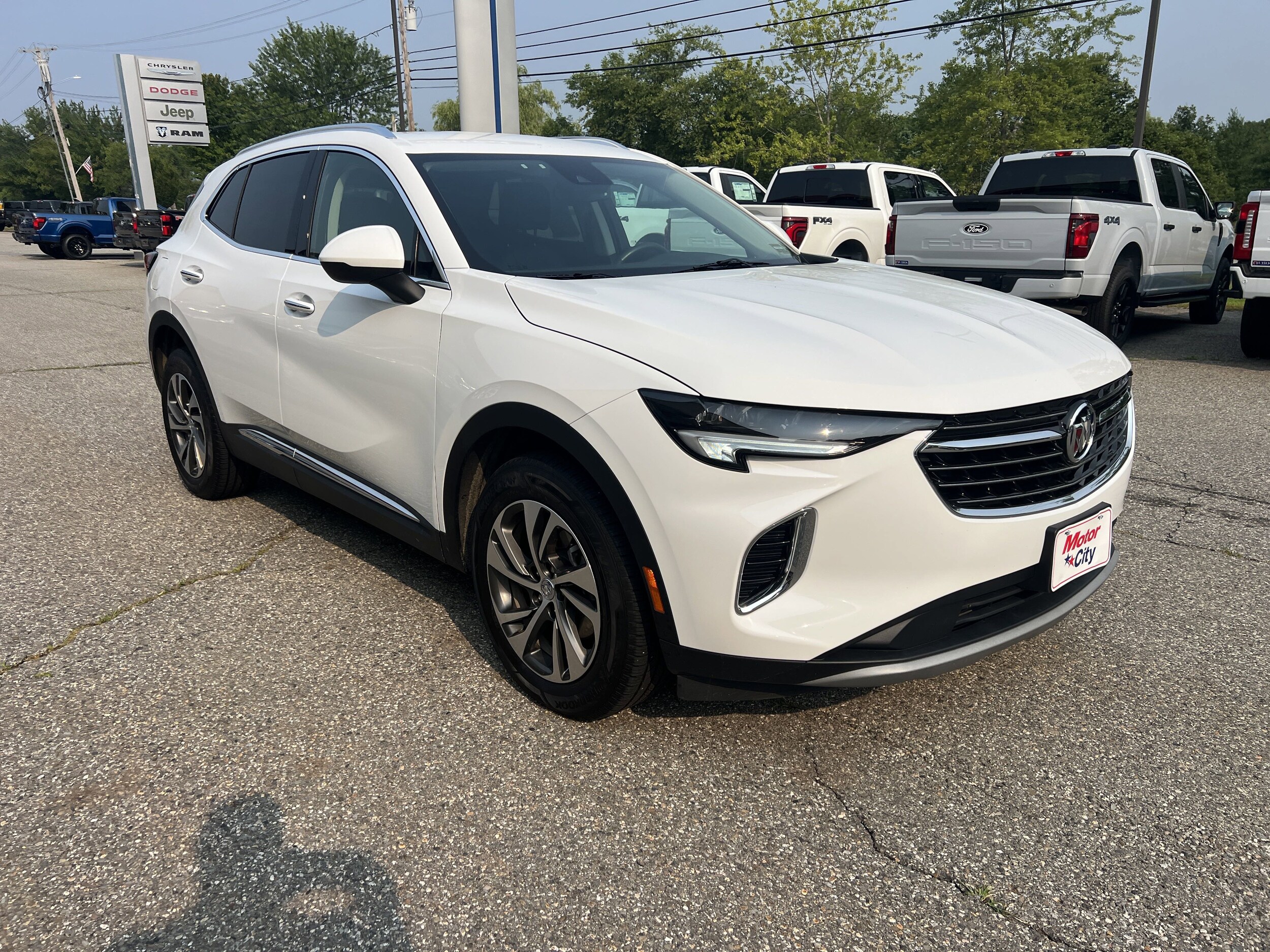 2023 Buick Envision Essence photo 2