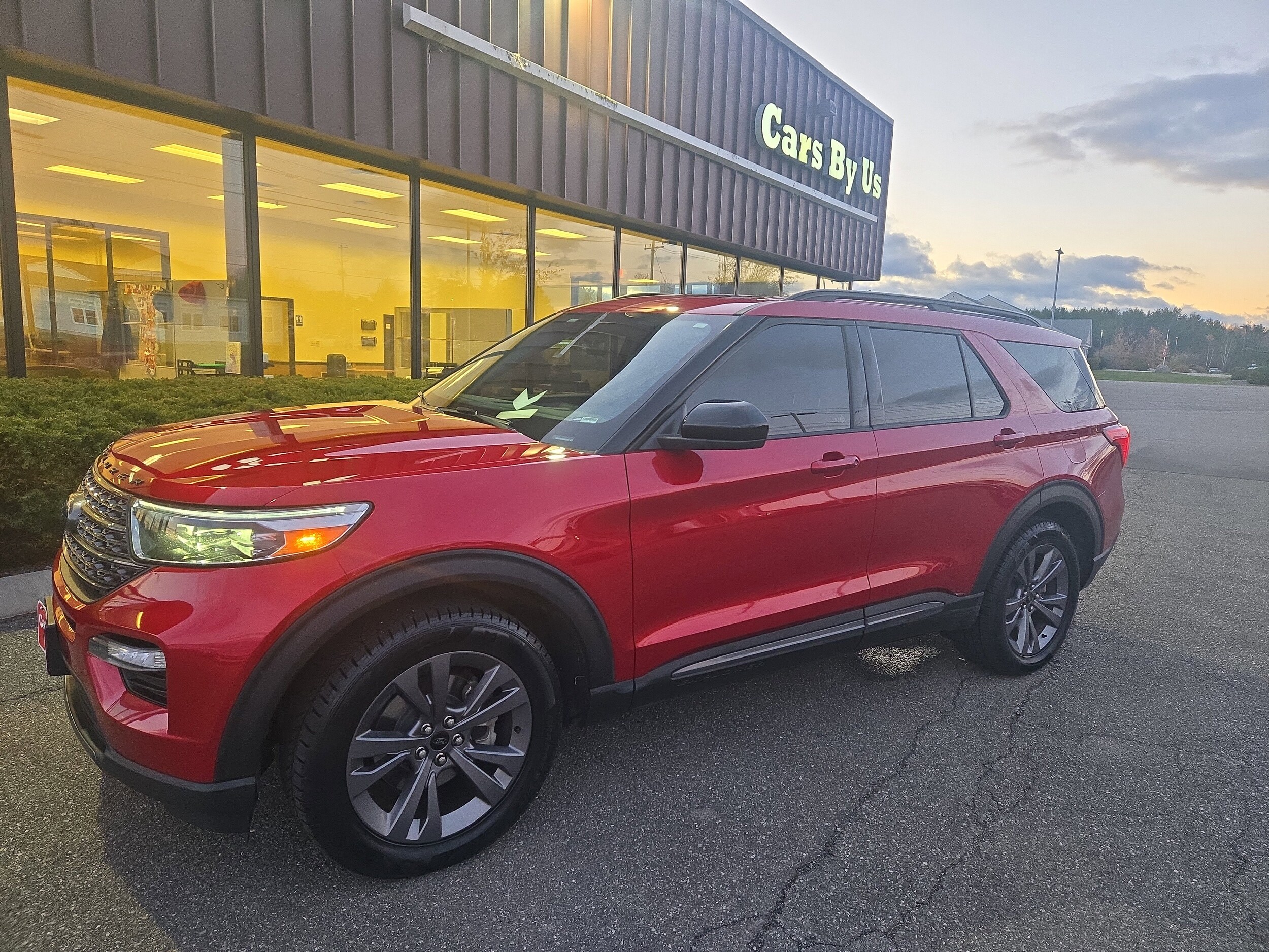 2022 Ford Explorer XLT photo 2