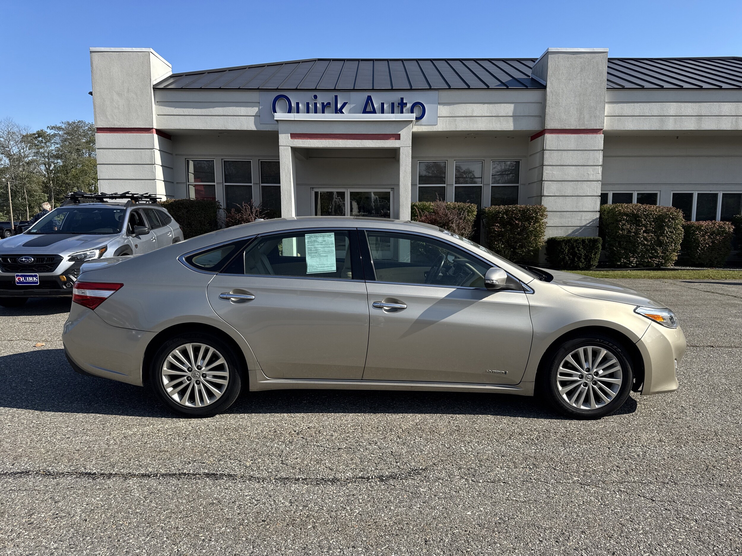 2014 Toyota Avalon Hybrid XLE Touring photo 4