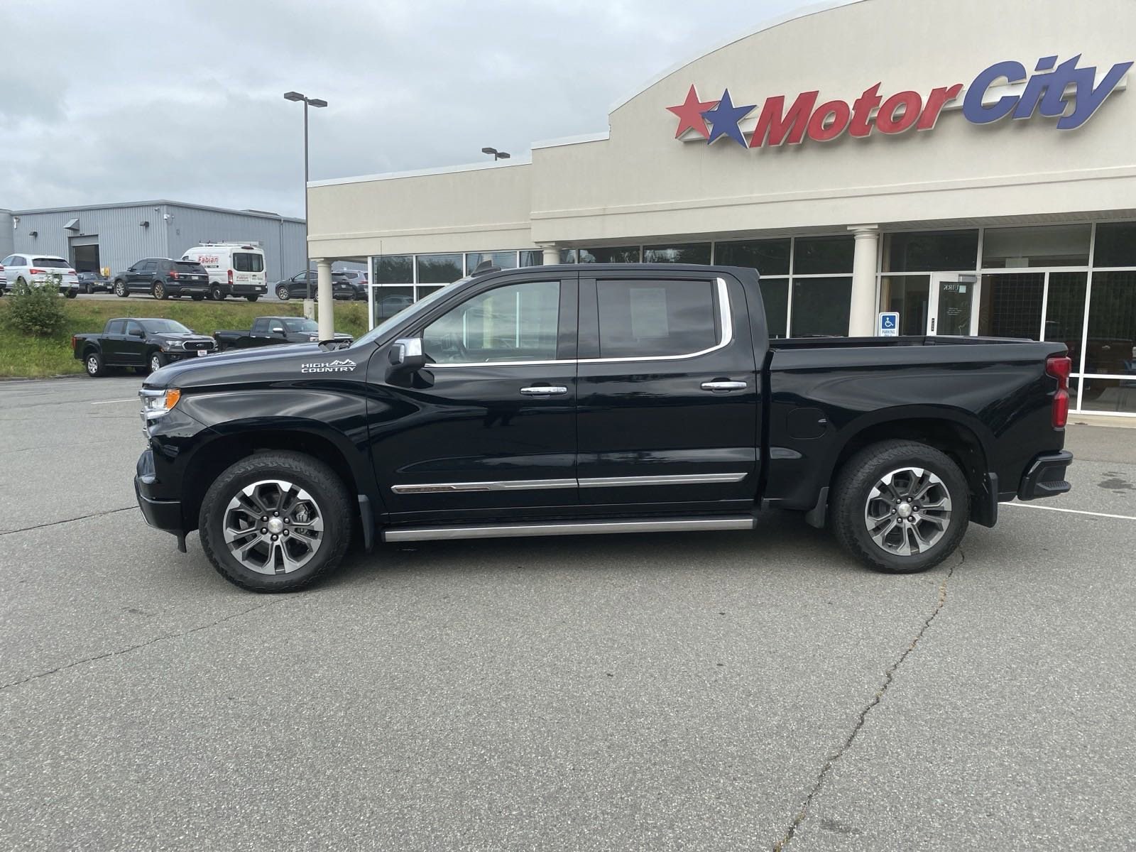 Used 2022 Chevrolet Silverado 1500 High Country with VIN 3GCUDJEL9NG557443 for sale in Bangor, ME