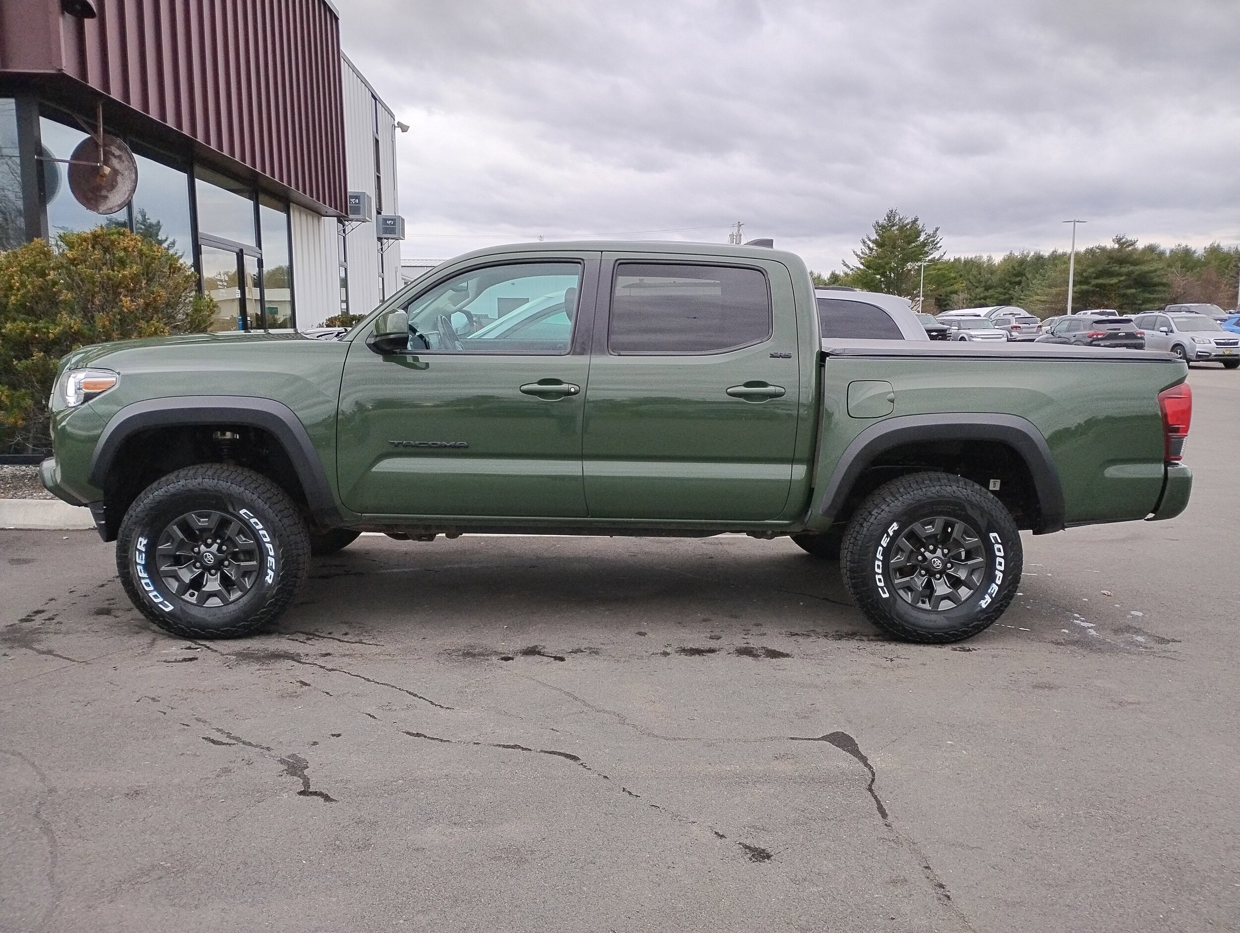 2021 Toyota Tacoma SR5 4x4 photo 3