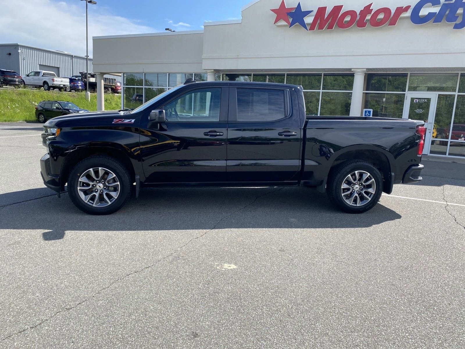 Used 2021 Chevrolet Silverado 1500 RST with VIN 1GCUYEED3MZ275852 for sale in Bangor, ME