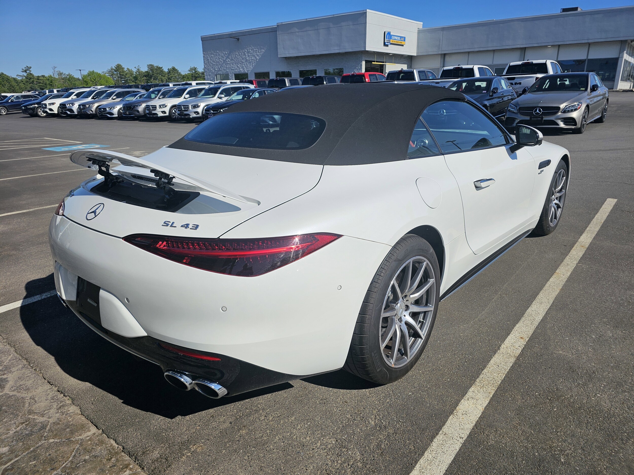 2023 Mercedes Benz SL AMG 43 photo 3