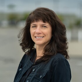 Staff member Rose Thompson from ID_686965