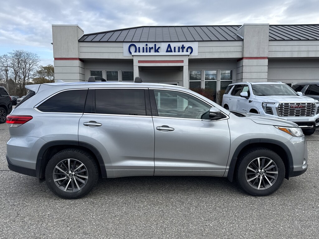 Used 2018 Toyota Highlander SE SE V6 AWD