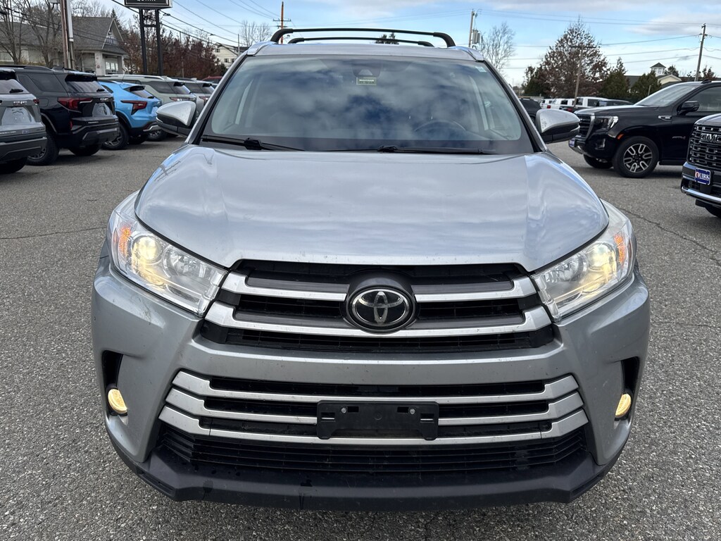 Used 2018 Toyota Highlander SE SE V6 AWD