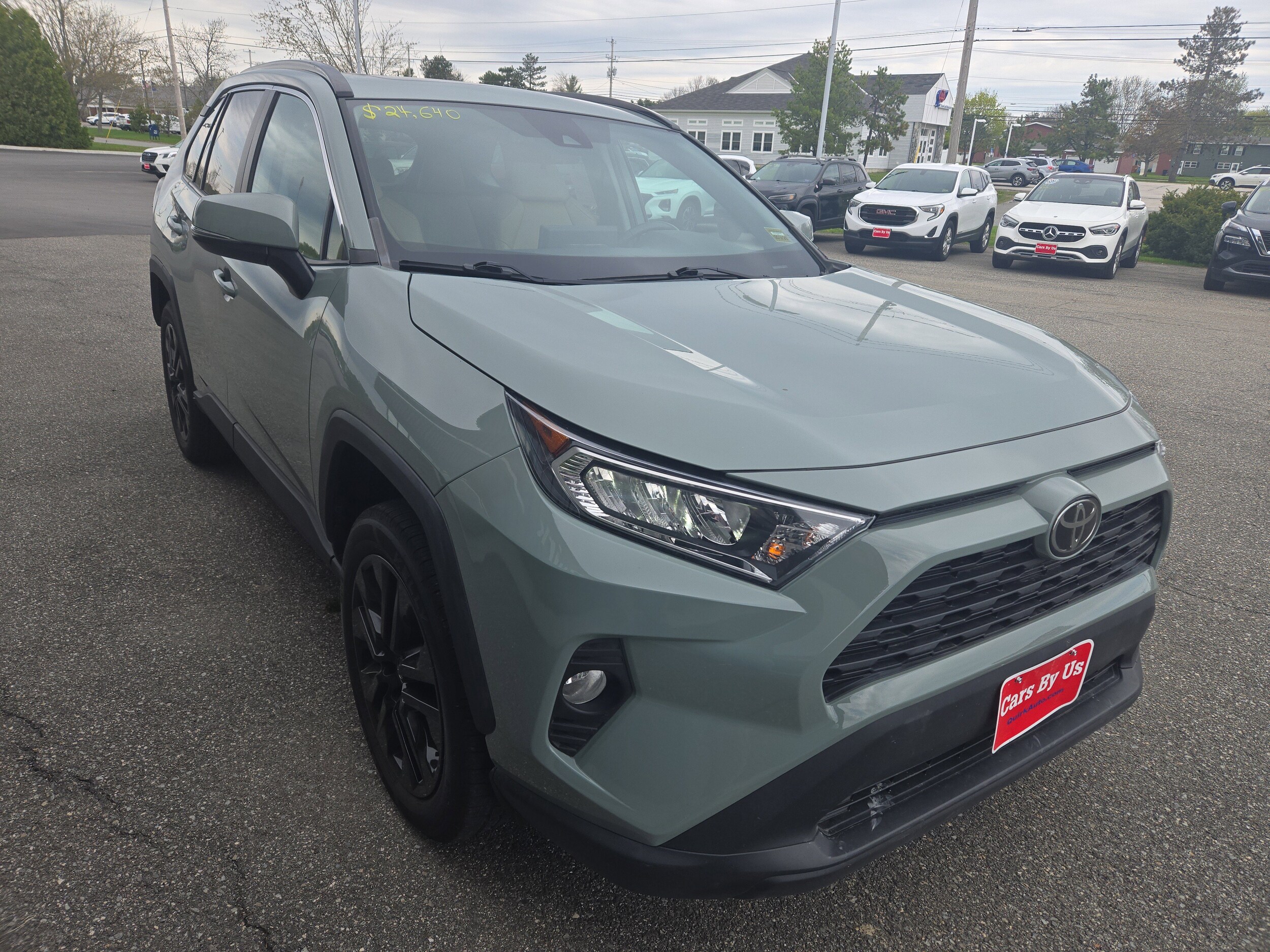 2019 Toyota RAV4 XLE Premium photo 3