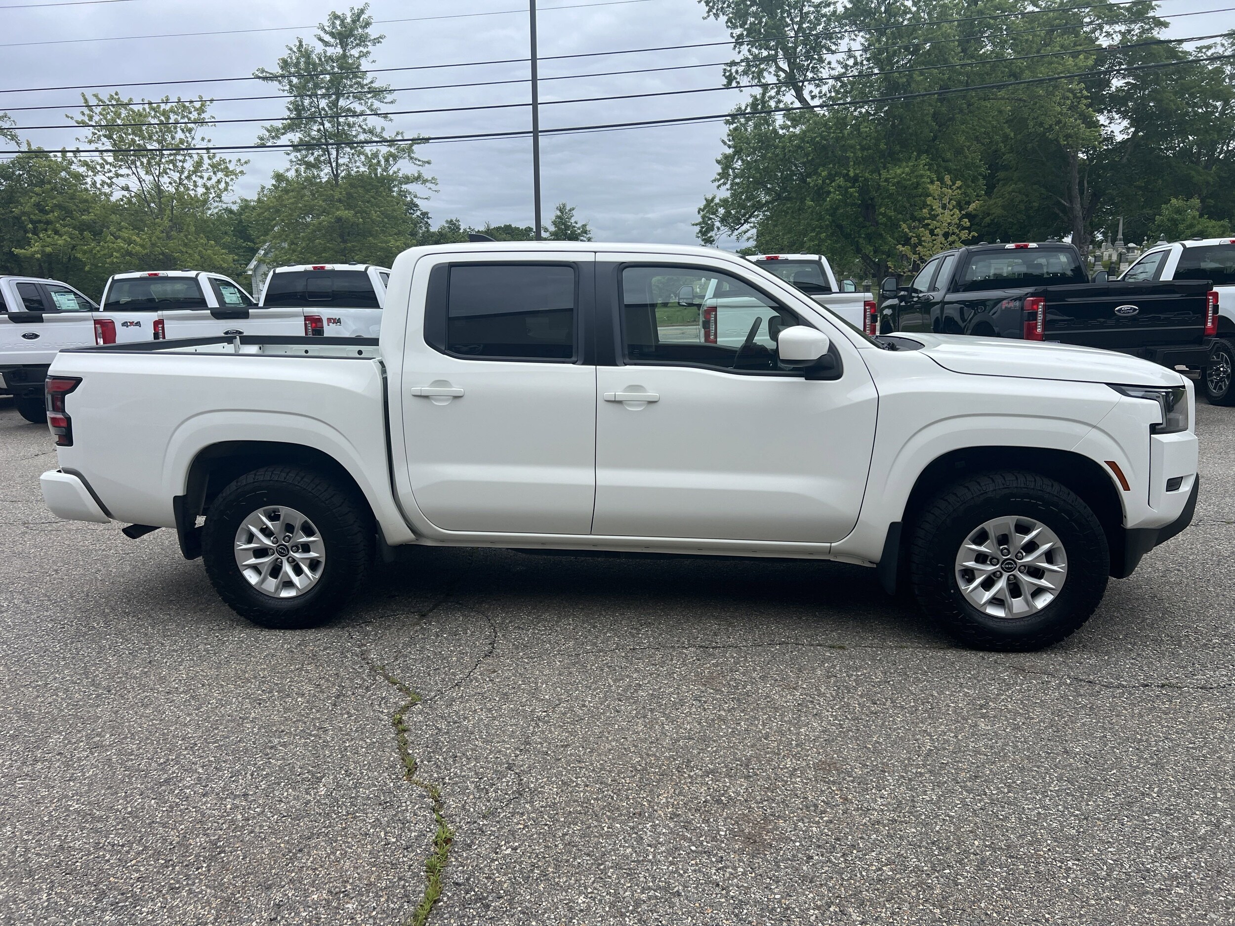 2024 Nissan Frontier Crew Cab SV photo 4