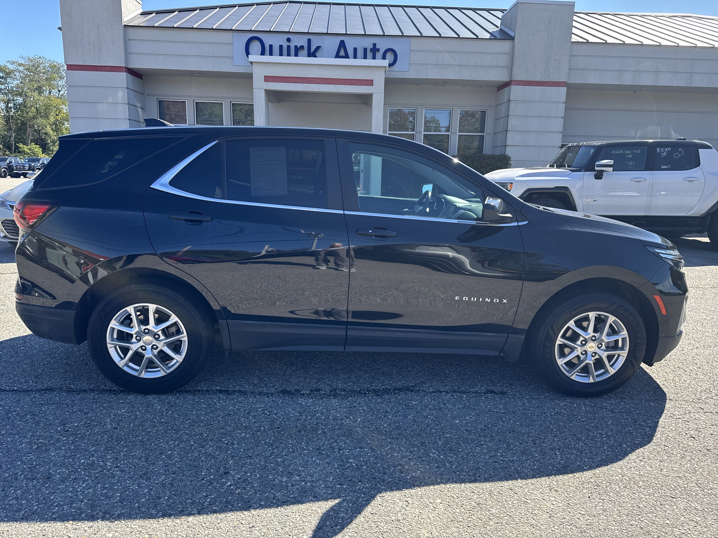 2022 Chevrolet Equinox LT photo 3