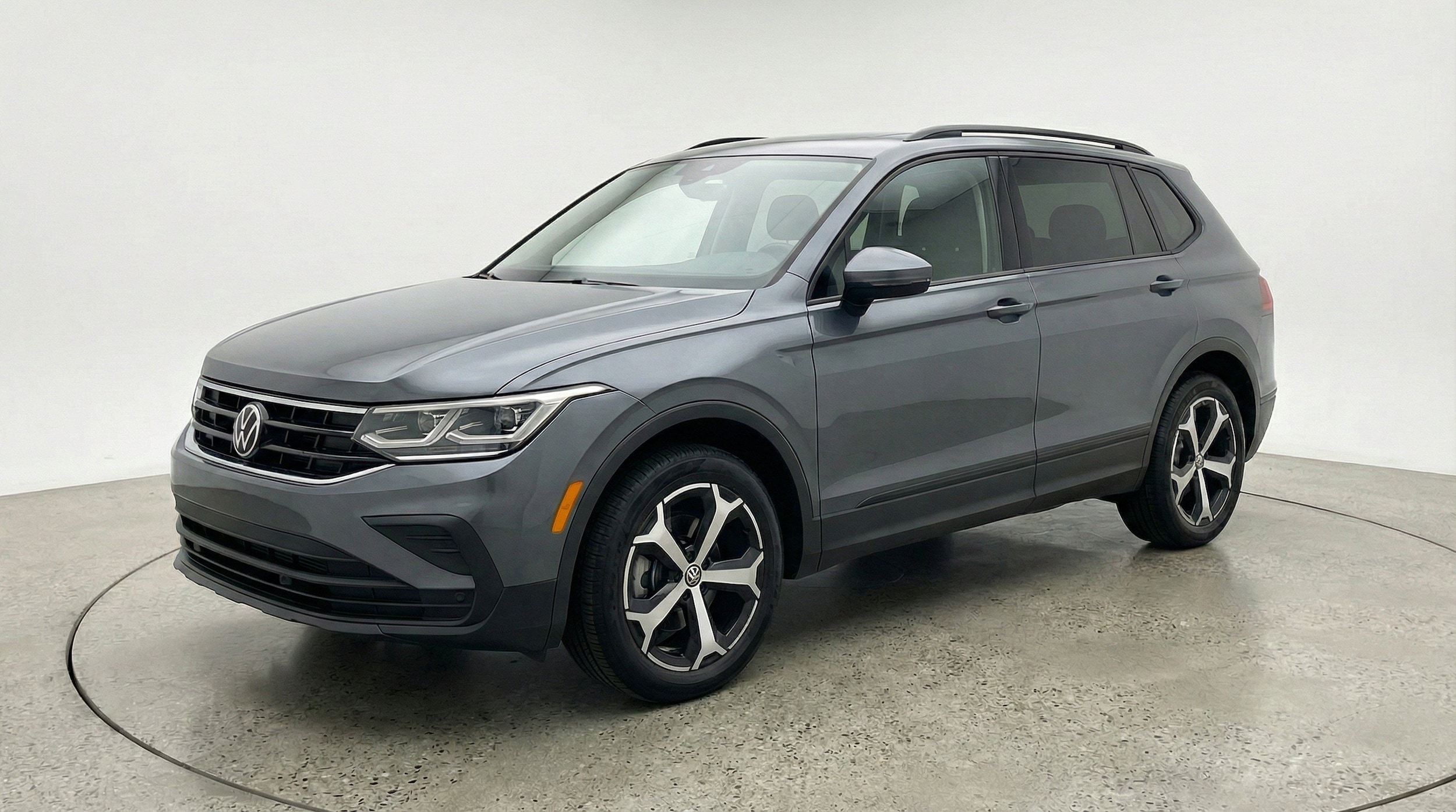 Thumbnail: 2026 Volkswagen Tiguan - 3