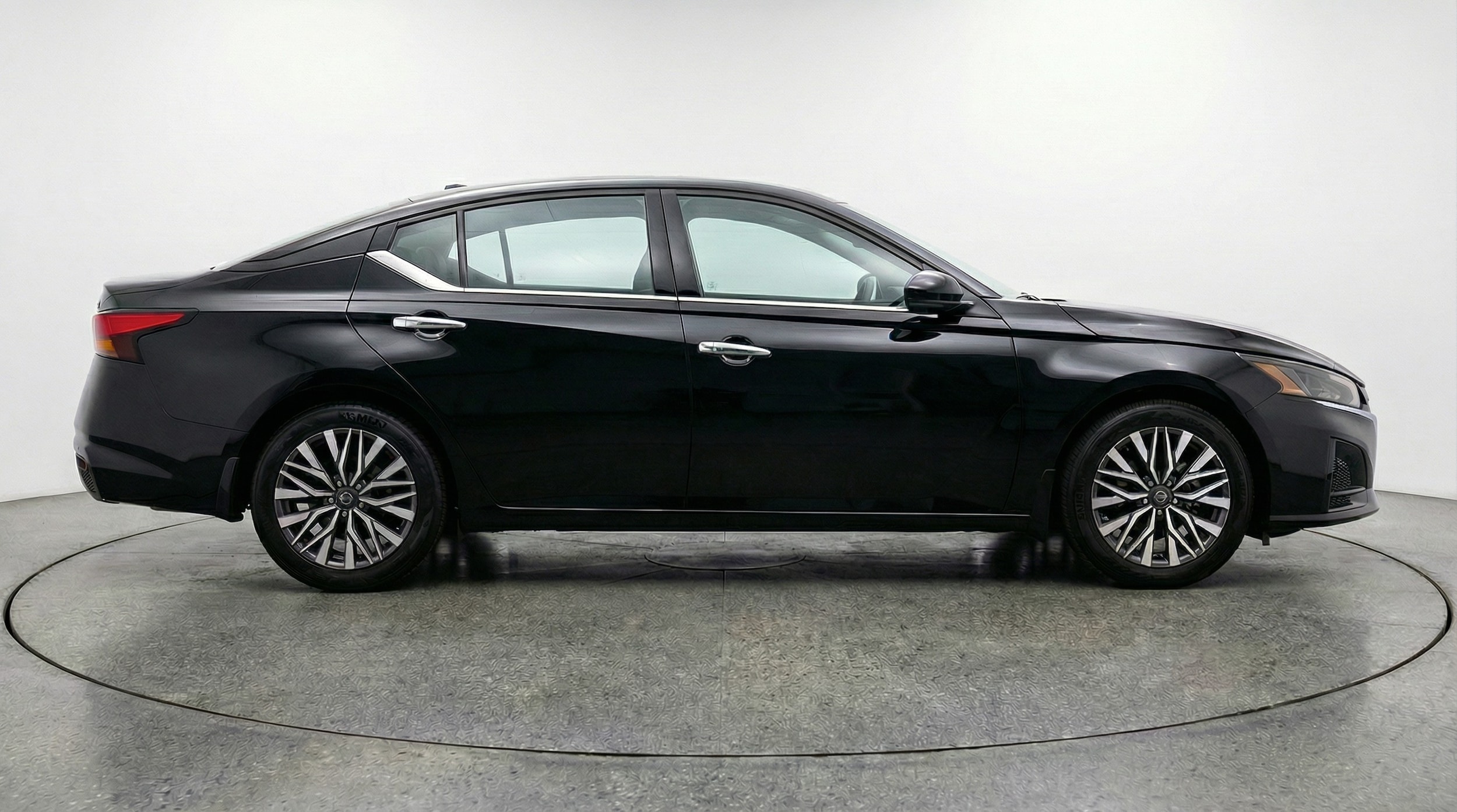 Thumbnail: 2025 Nissan Altima - 8