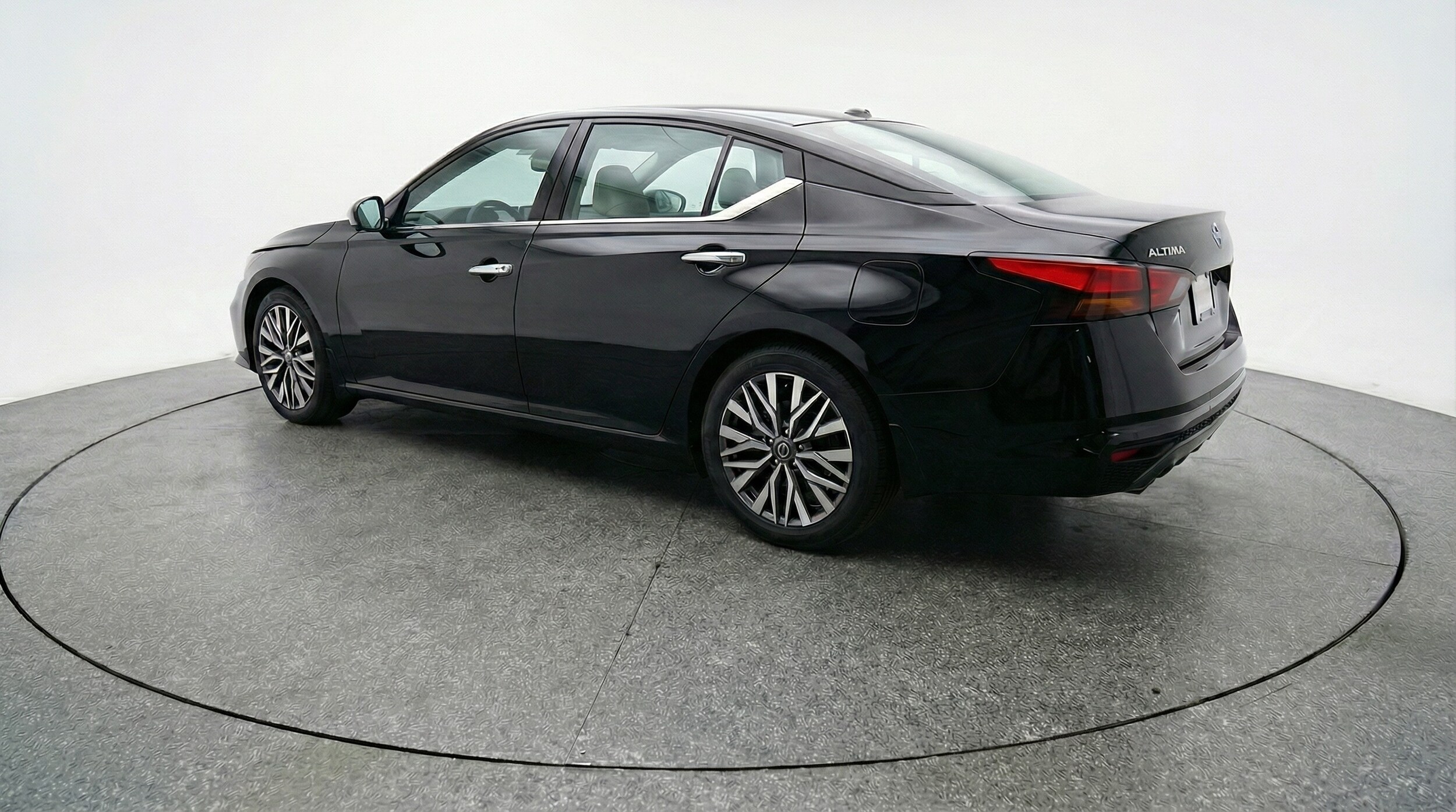 Thumbnail: 2025 Nissan Altima - 5