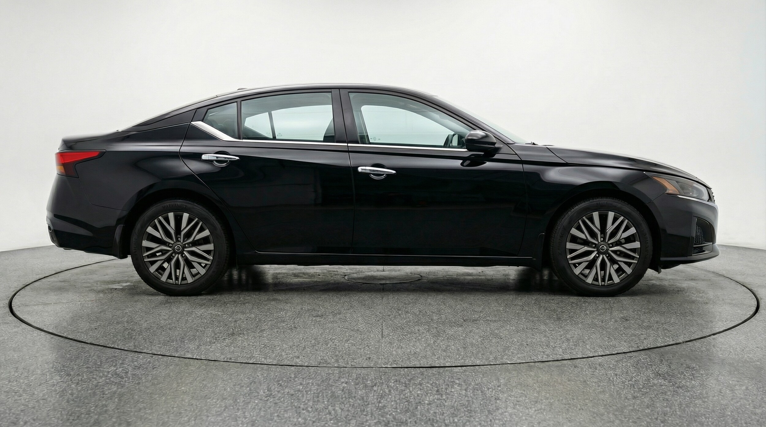 Thumbnail: 2025 Nissan Altima - 8