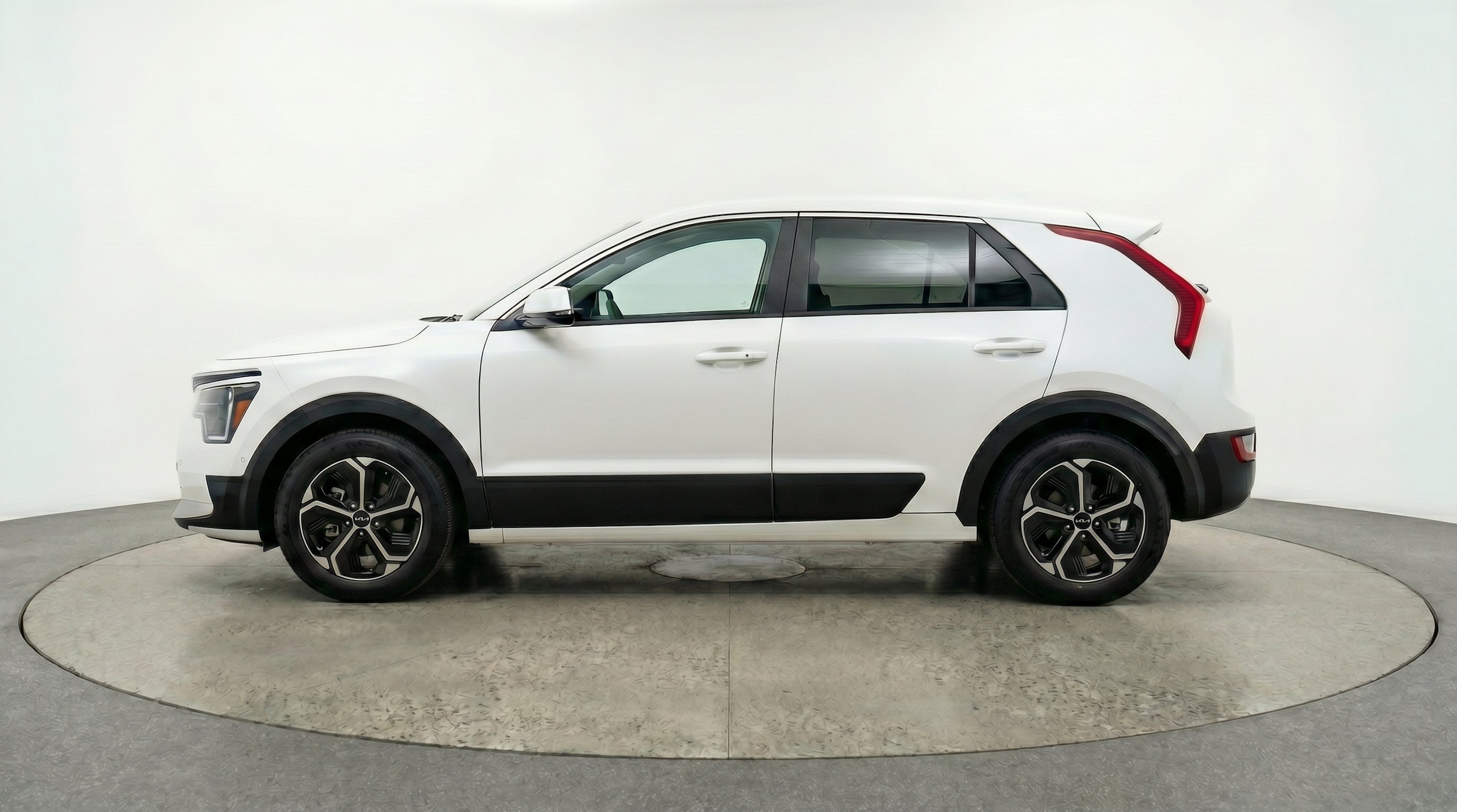 Thumbnail: 2026 Kia Niro - 5