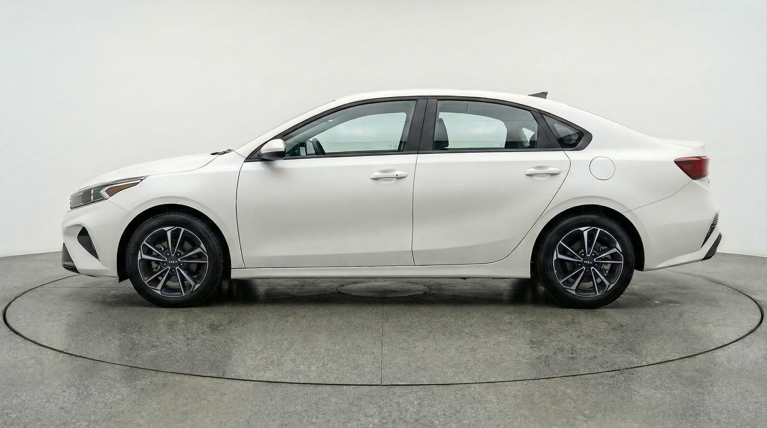 Thumbnail: 2024 Kia Forte - 4