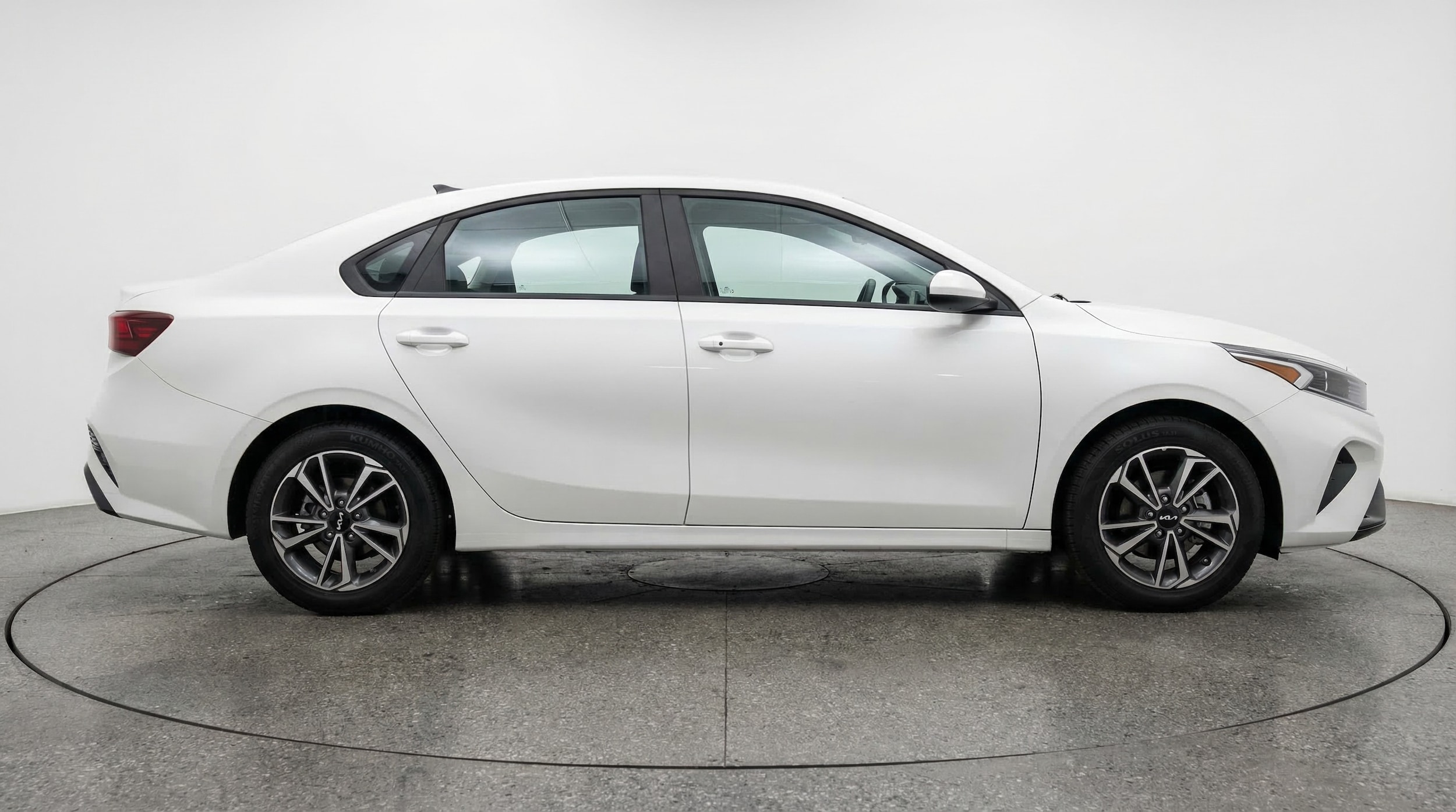 Thumbnail: 2024 Kia Forte - 8