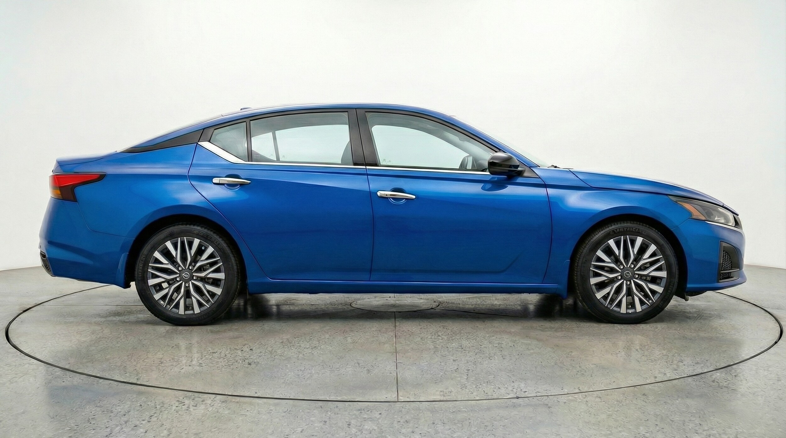 Thumbnail: 2025 Nissan Altima - 8