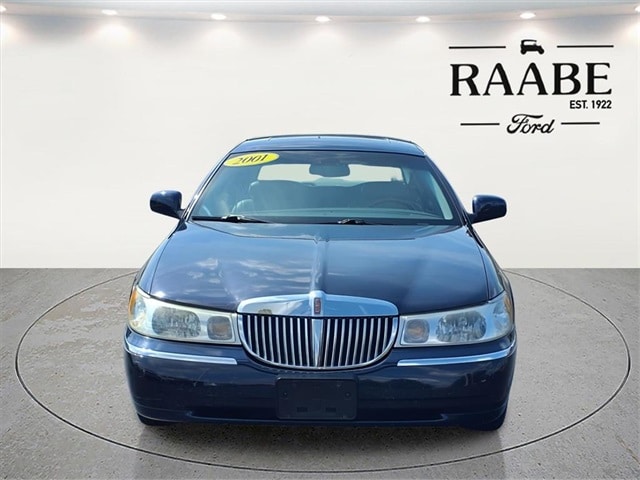 Used 2001 Lincoln Town Car Signature with VIN 1LNHM82W21Y700995 for sale in Delphos, OH