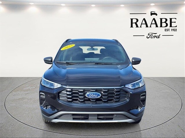 2025 Ford Escape ST-Line photo 2