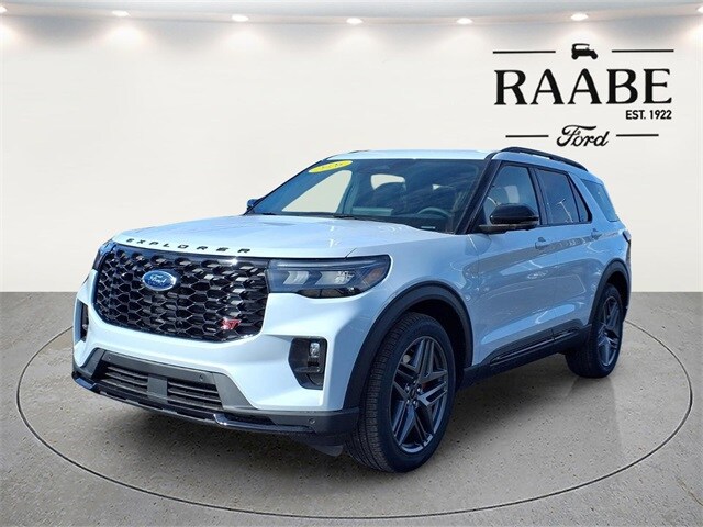 2026 Ford Explorer ST photo 3