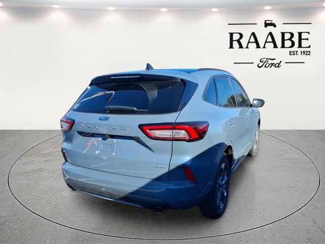 2023 Ford Escape ST-Line photo 2