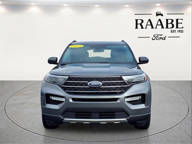 2023 Ford Explorer XLT photo 2