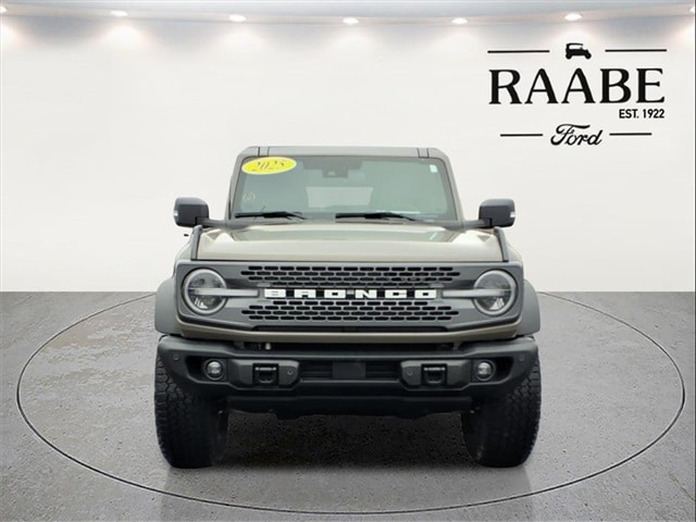 2025 Ford Bronco Badlands photo 2